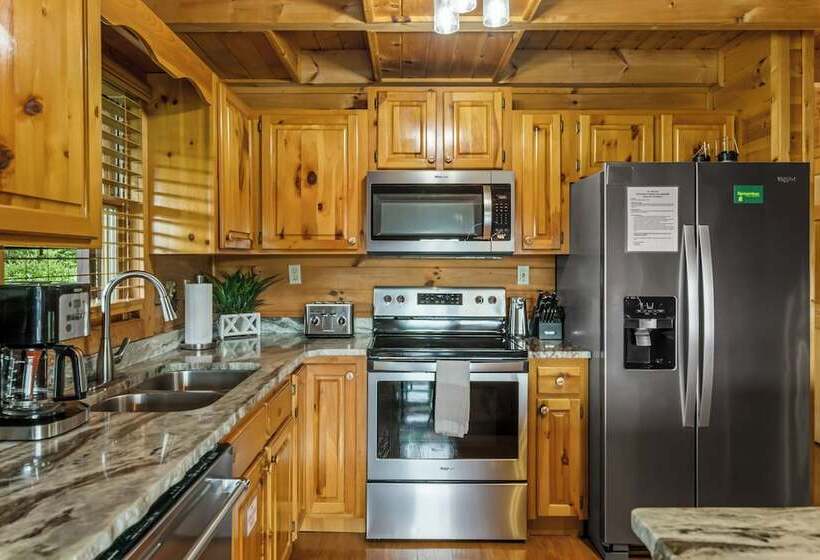 Cabin W/ Hot Tub, Theater & Games!