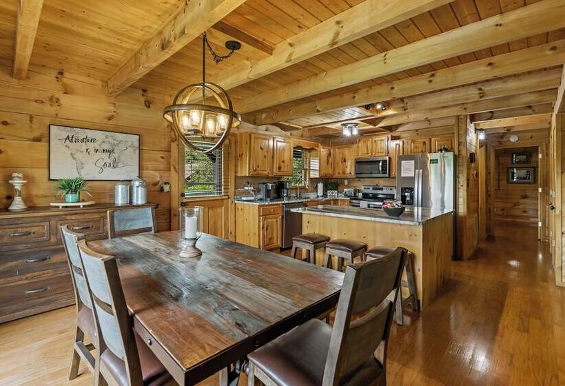 Cabin W/ Hot Tub, Theater & Games!