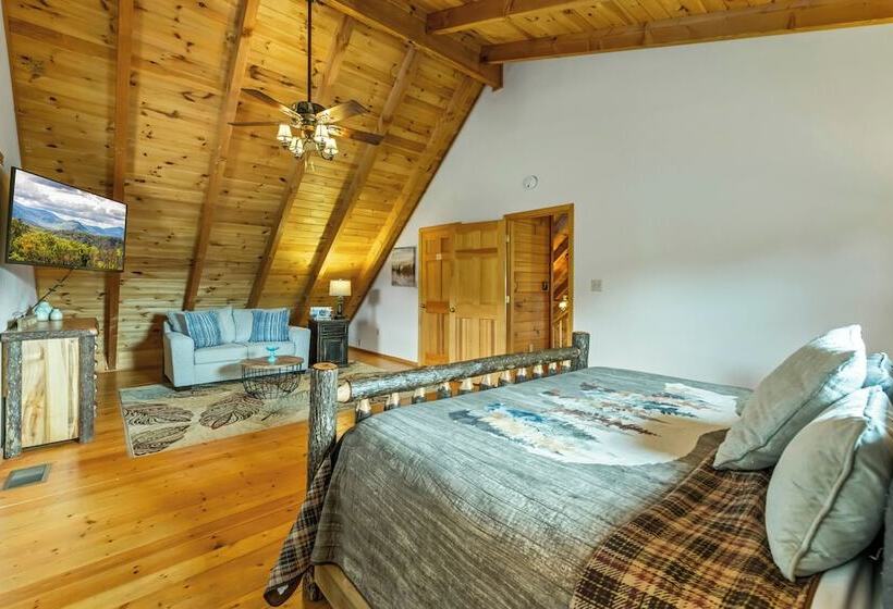 Cabin W/ Hot Tub, Theater & Games!