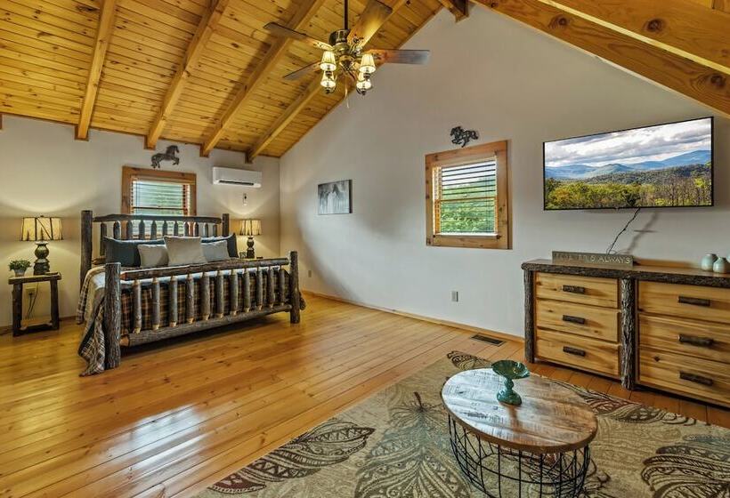 Cabin W/ Hot Tub, Theater & Games!