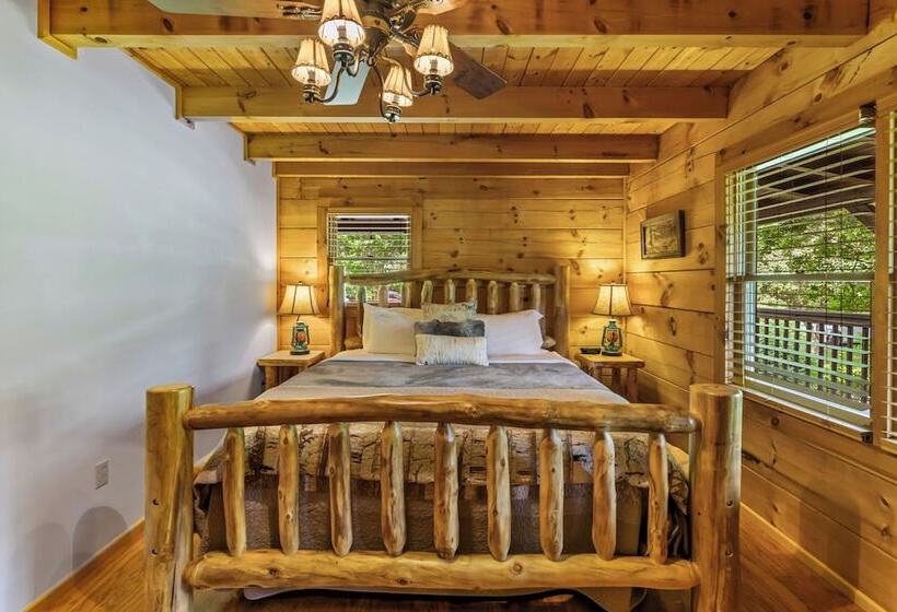 Cabin W/ Hot Tub, Theater & Games!