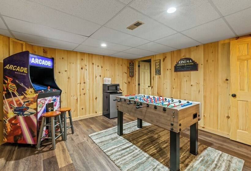 Cabin W/ Hot Tub, Theater & Games!