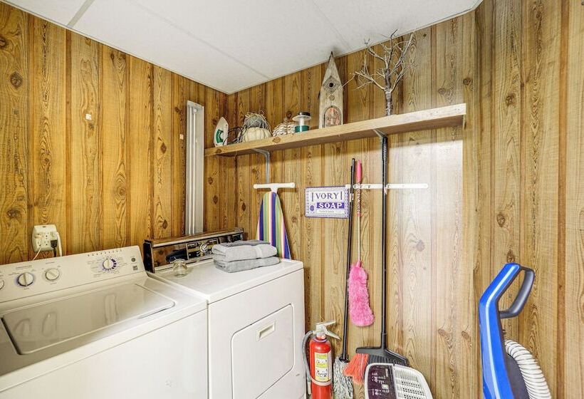 Beech Mountain Cabin W/ Deck, Grill: Ski + Hike!