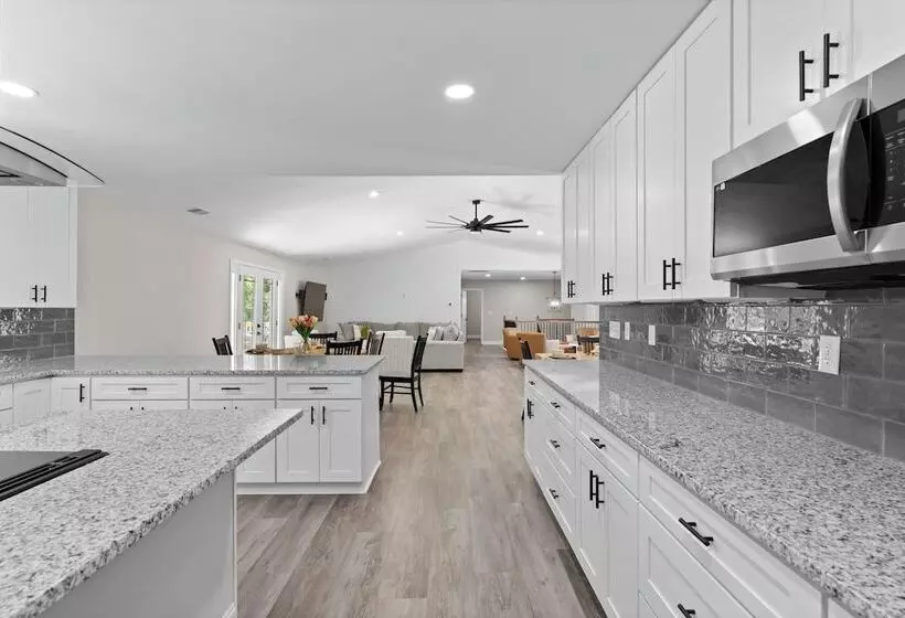 Fireside Fun By Avantstay Sleeps 18 Waterfront + Pool