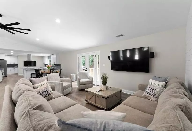 Fireside Fun By Avantstay Sleeps 18 Waterfront + Pool