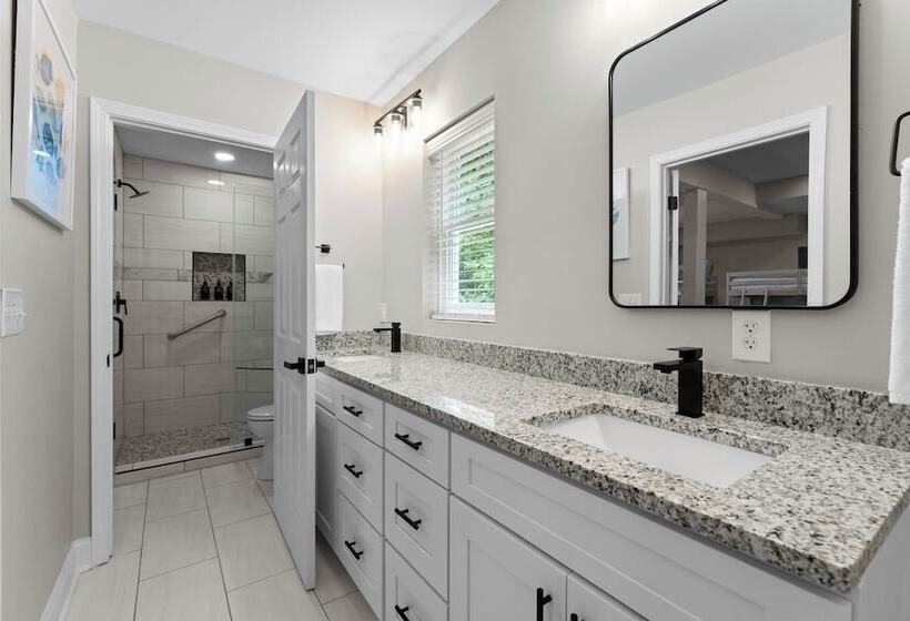 Fireside Fun By Avantstay Sleeps 18 Waterfront + Pool