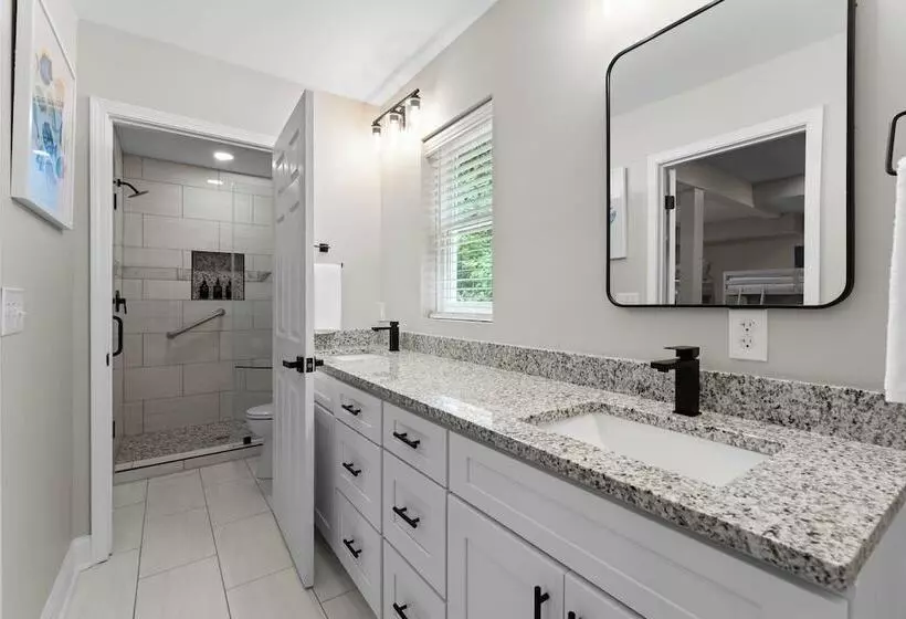 Fireside Fun By Avantstay Sleeps 18 Waterfront + Pool