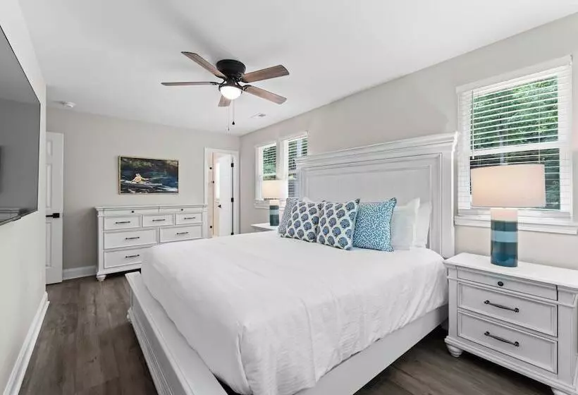 Fireside Fun By Avantstay Sleeps 18 Waterfront + Pool