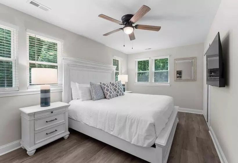 Fireside Fun By Avantstay Sleeps 18 Waterfront + Pool