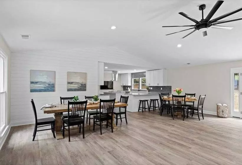 Fireside Fun By Avantstay Sleeps 18 Waterfront + Pool