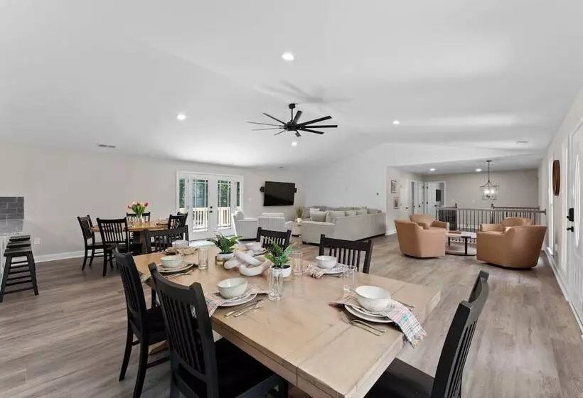 Fireside Fun By Avantstay Sleeps 18 Waterfront + Pool