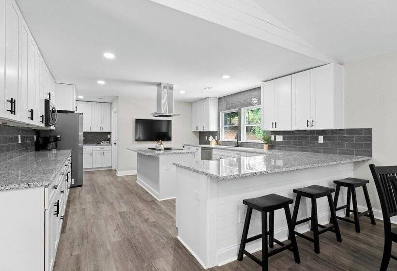 Fireside Fun By Avantstay Sleeps 18 Waterfront + Pool