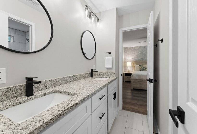 Fireside Fun By Avantstay Sleeps 18 Waterfront + Pool