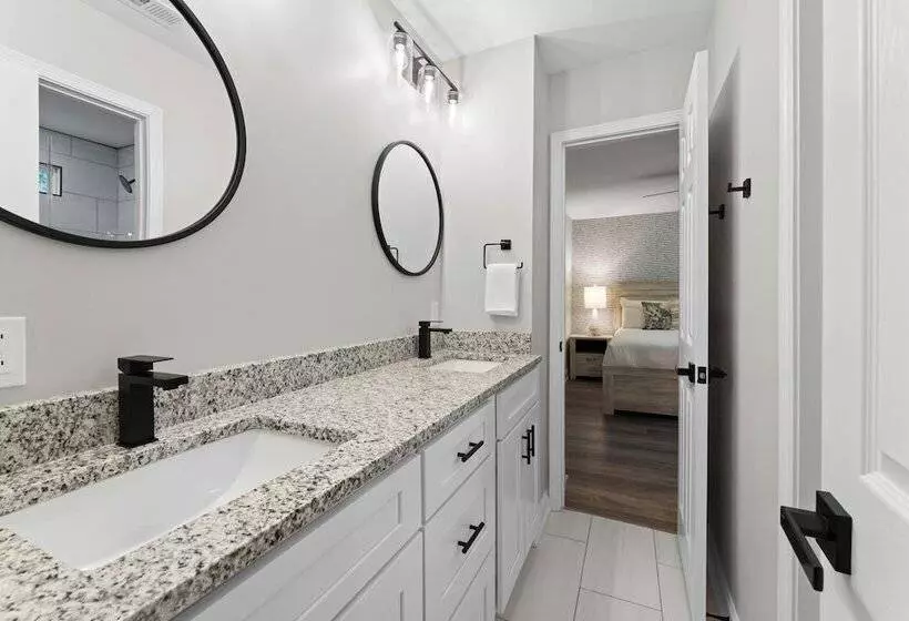 Fireside Fun By Avantstay Sleeps 18 Waterfront + Pool