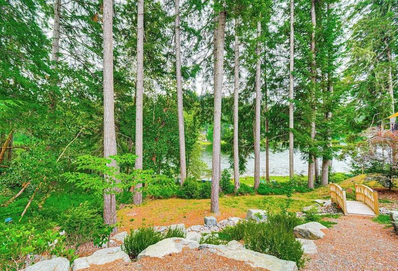 Lakefront Home By Gig Harbor: Quiet Family Retreat