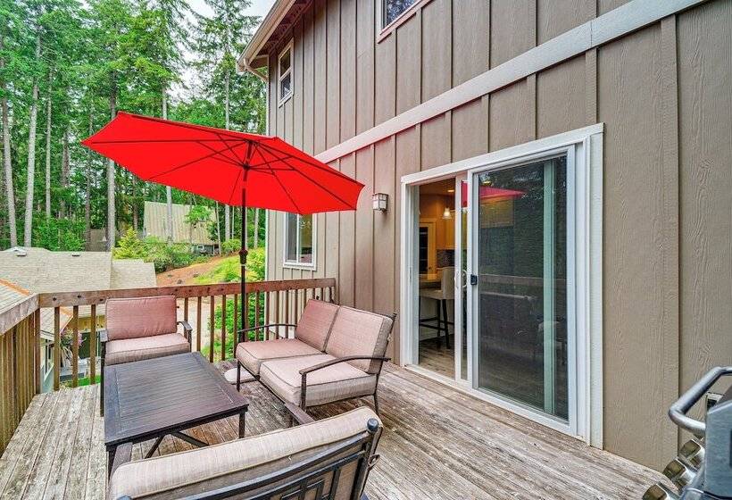 Lakefront Home By Gig Harbor: Quiet Family Retreat