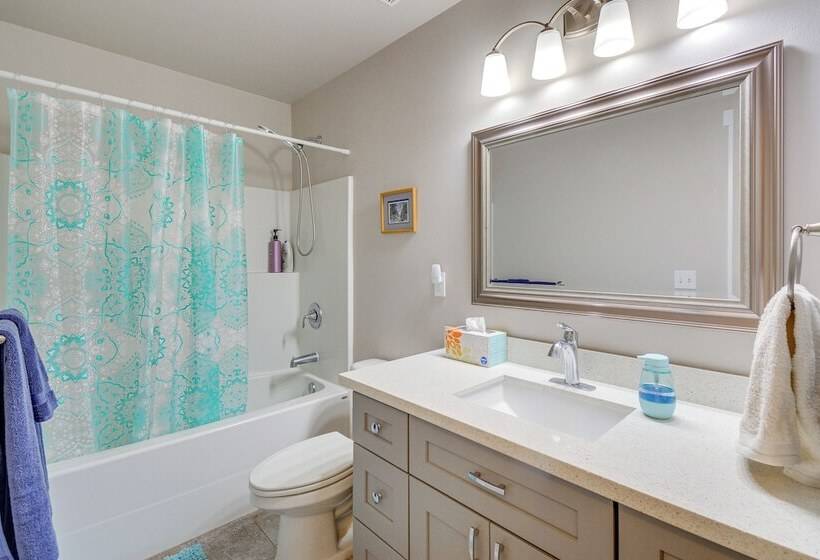 Lakefront Home By Gig Harbor: Quiet Family Retreat