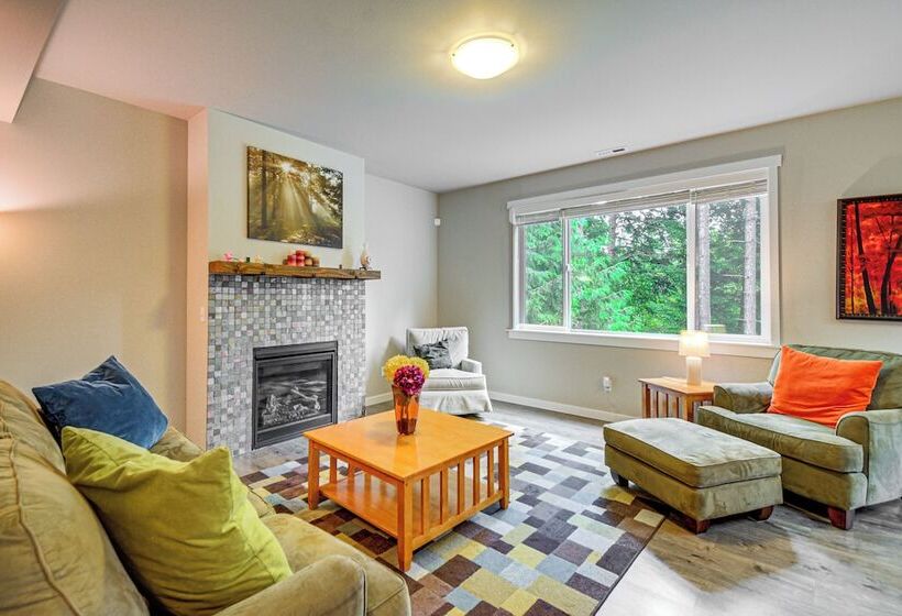 Lakefront Home By Gig Harbor: Quiet Family Retreat