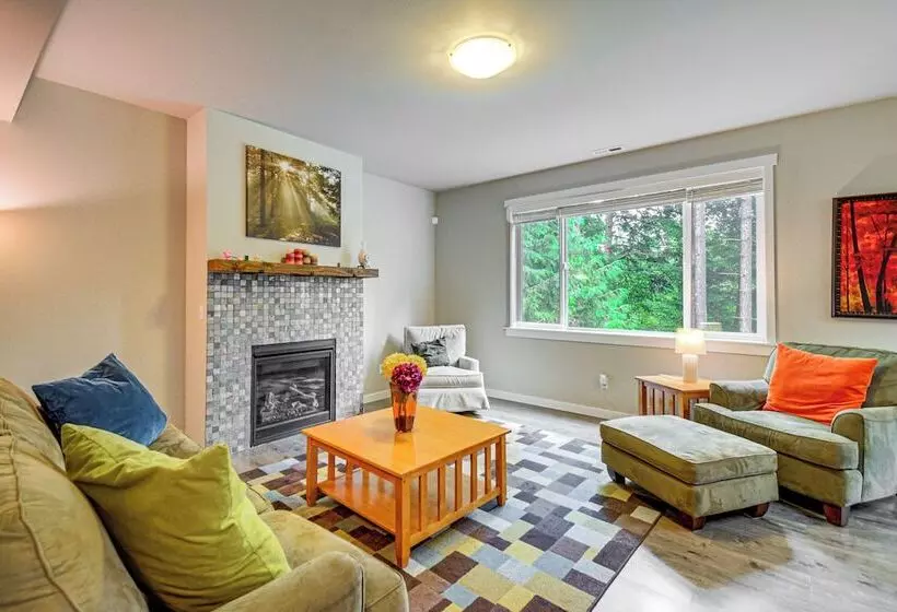Lakefront Home By Gig Harbor: Quiet Family Retreat