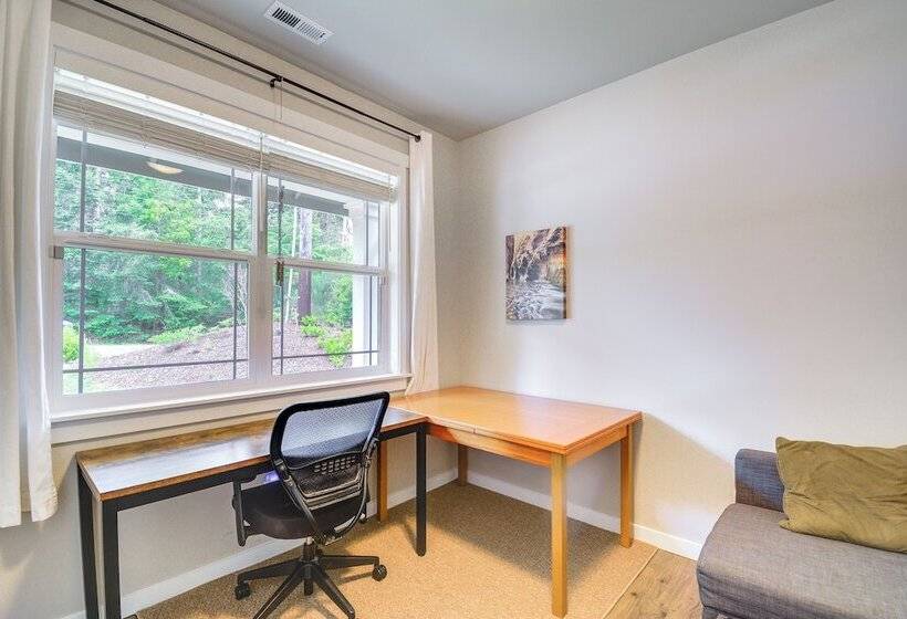 Lakefront Home By Gig Harbor: Quiet Family Retreat