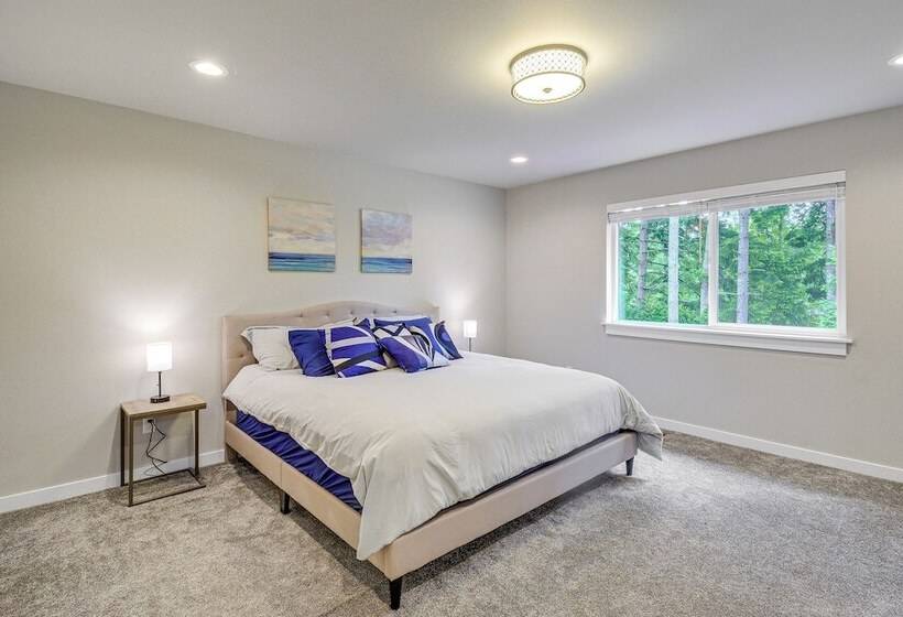 Lakefront Home By Gig Harbor: Quiet Family Retreat