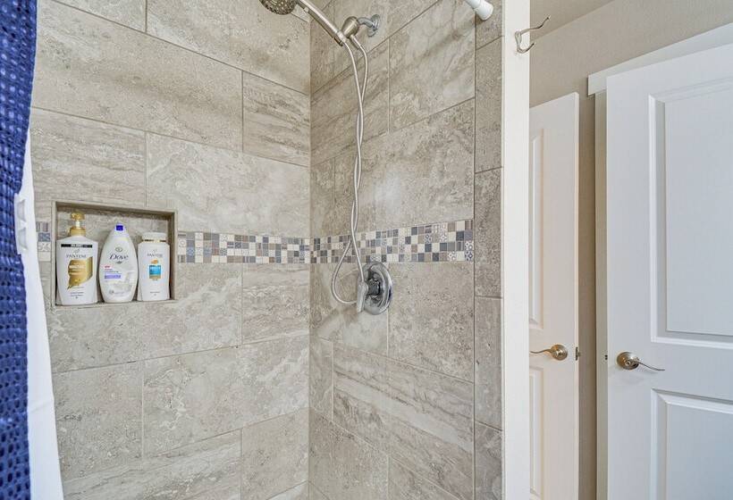 Lakefront Home By Gig Harbor: Quiet Family Retreat