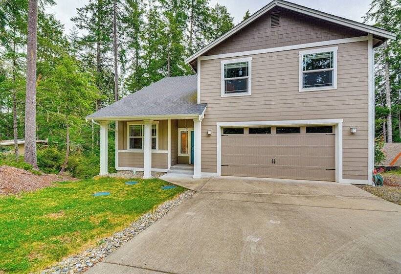 Lakefront Home By Gig Harbor: Quiet Family Retreat