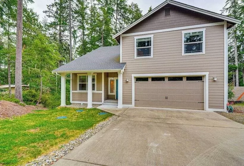Lakefront Home By Gig Harbor: Quiet Family Retreat