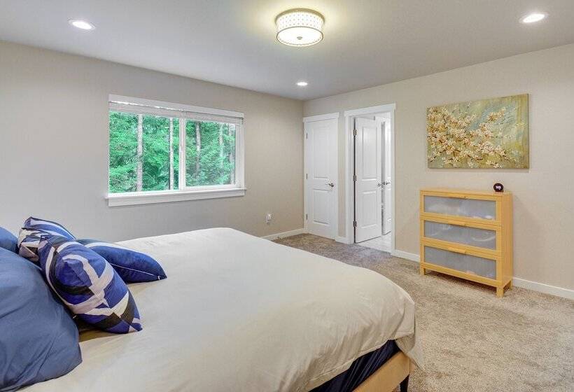 Lakefront Home By Gig Harbor: Quiet Family Retreat