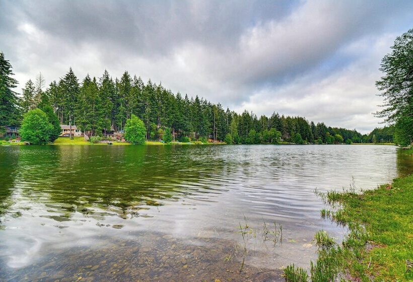 Lakefront Home By Gig Harbor: Quiet Family Retreat