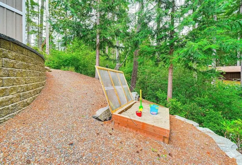 Lakefront Home By Gig Harbor: Quiet Family Retreat