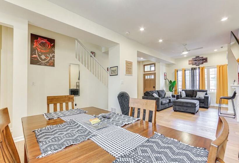 Modern Pittsburgh Home W/ Rooftop Deck & Backyard