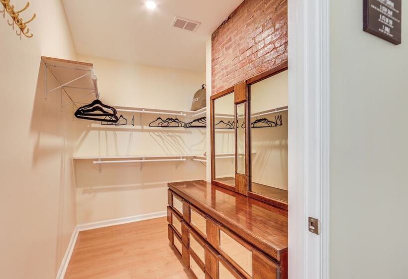 Modern Pittsburgh Home W/ Rooftop Deck & Backyard