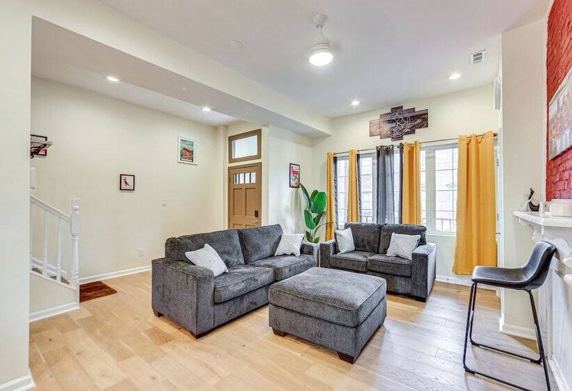 Modern Pittsburgh Home W/ Rooftop Deck & Backyard