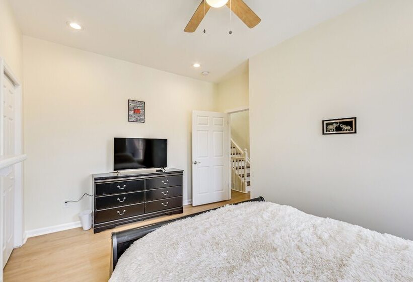 Modern Pittsburgh Home W/ Rooftop Deck & Backyard