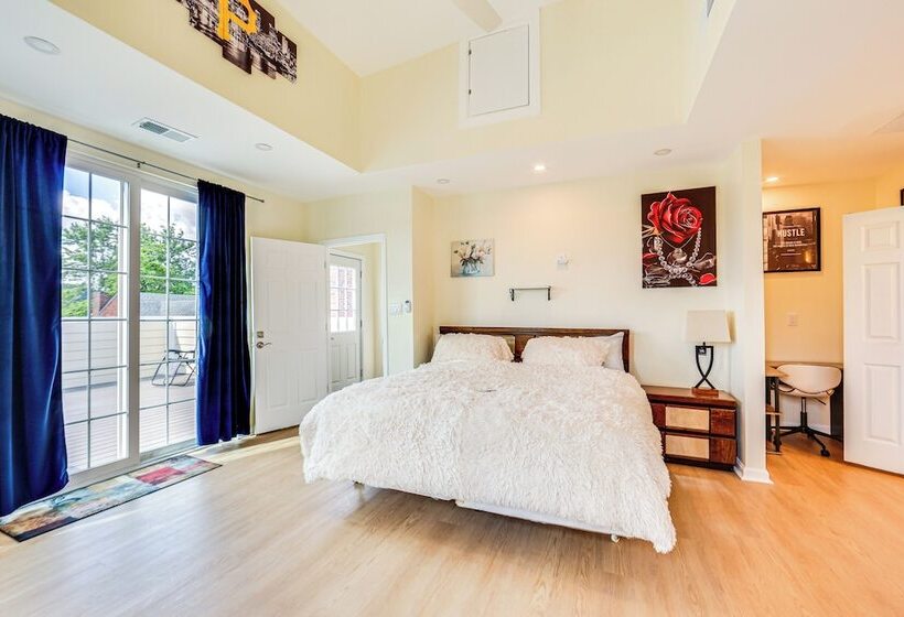 Modern Pittsburgh Home W/ Rooftop Deck & Backyard