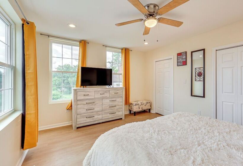 Modern Pittsburgh Home W/ Rooftop Deck & Backyard