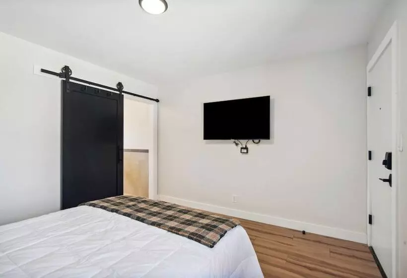 モーテル The Central Block