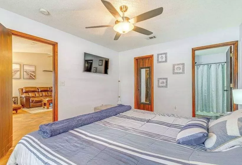 Navarre House W/ Game Room: 5 Mi To Beaches!