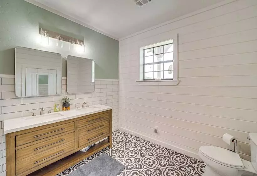 Peaceful Vinita Home W/ Fire Pit: 11 Mi To Lake!