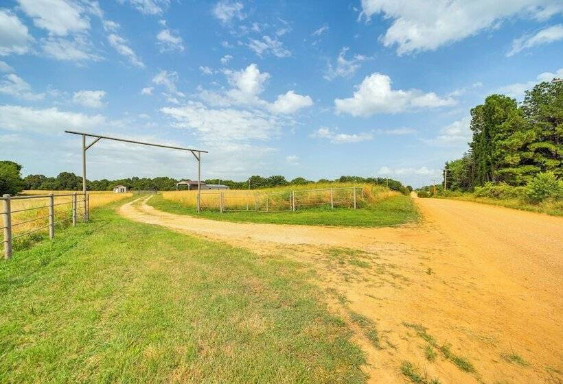 Peaceful Vinita Home W/ Fire Pit: 11 Mi To Lake!