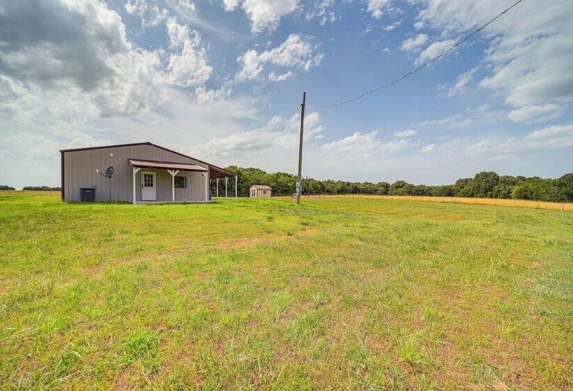 Peaceful Vinita Home W/ Fire Pit: 11 Mi To Lake!