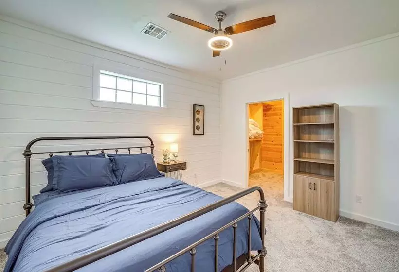 Peaceful Vinita Home W/ Fire Pit: 11 Mi To Lake!