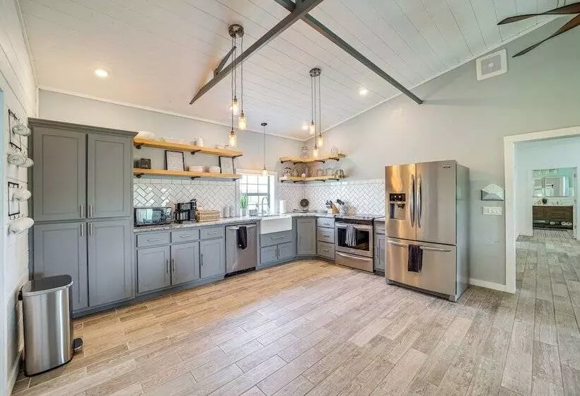 Peaceful Vinita Home W/ Fire Pit: 11 Mi To Lake!