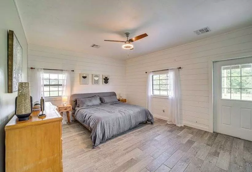 Peaceful Vinita Home W/ Fire Pit: 11 Mi To Lake!