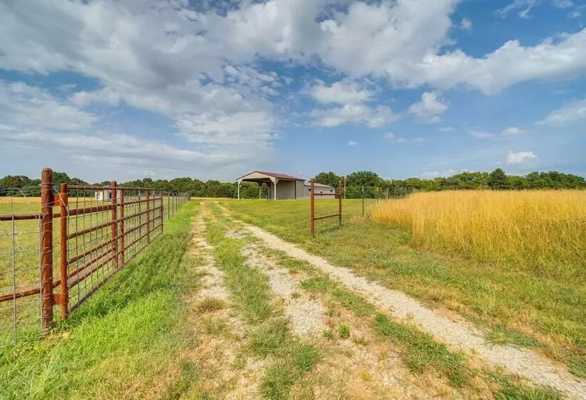 Peaceful Vinita Home W/ Fire Pit: 11 Mi To Lake!