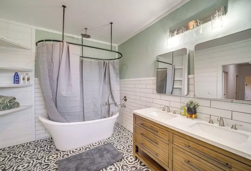 Peaceful Vinita Home W/ Fire Pit: 11 Mi To Lake!