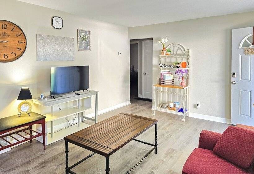 Pet Friendly Home   3 Mi To St Louis Airport