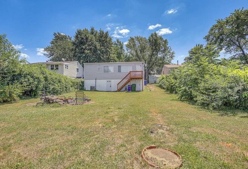 Pet Friendly Home   3 Mi To St Louis Airport