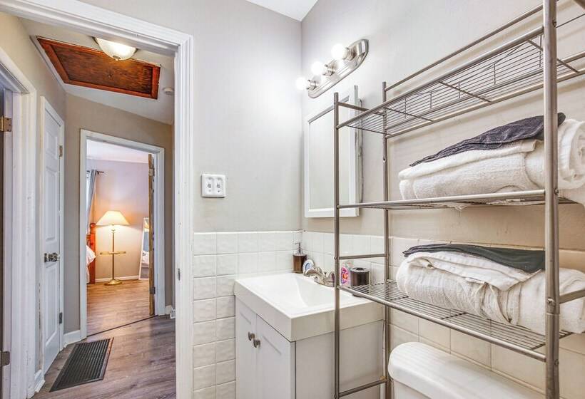 Pet Friendly Home   3 Mi To St Louis Airport